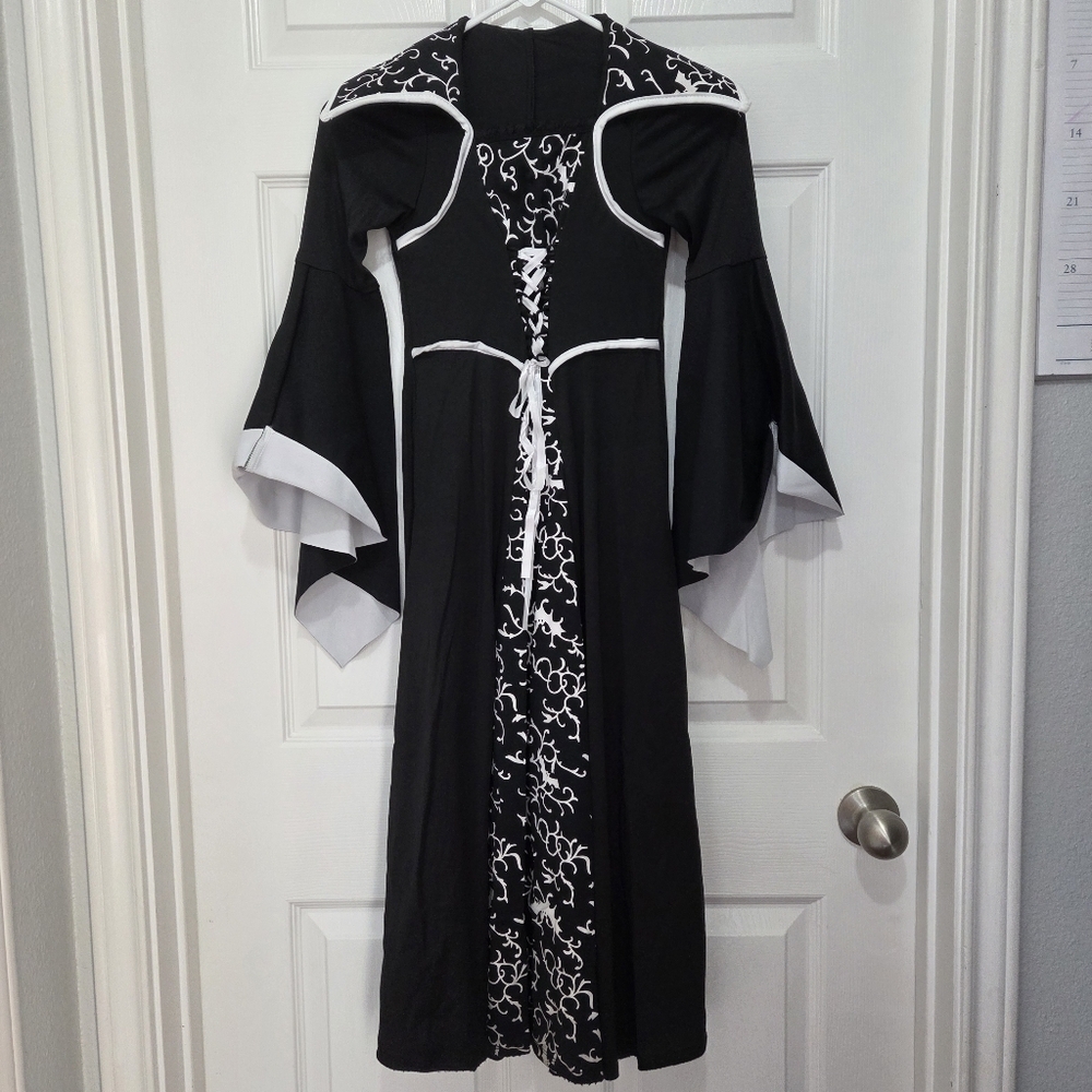 Spirit Halloween Child Midnight Vampiress Black & White Costume Size 6 Vampire - Picture 2 of 10